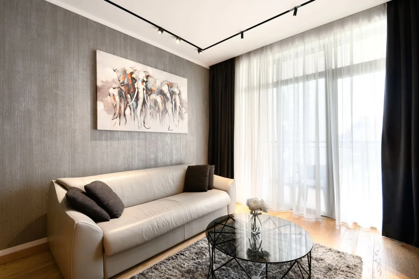 Aurora 401 Apartment – photo 2