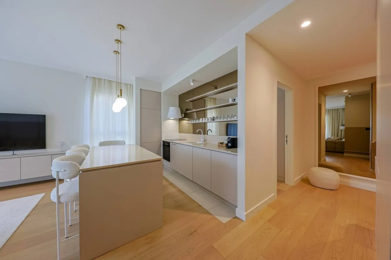 King's 608 Apartment – photo 4