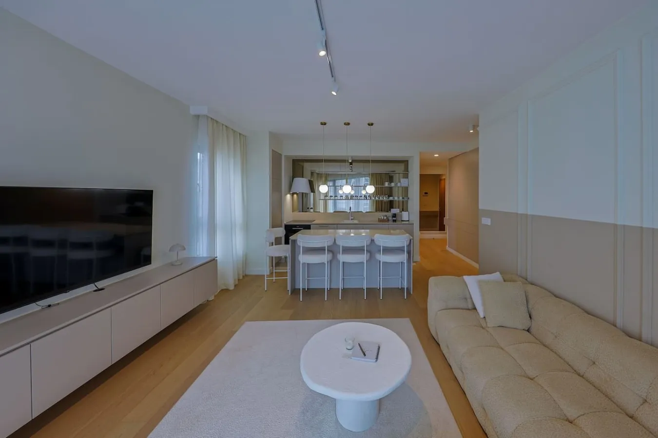 King's 608 Apartment – photo 5