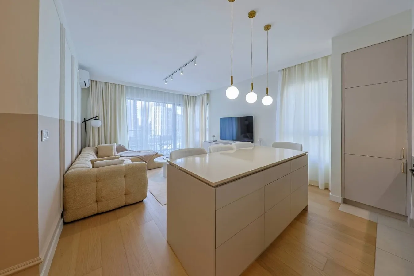 King's 608 Apartment – photo 6