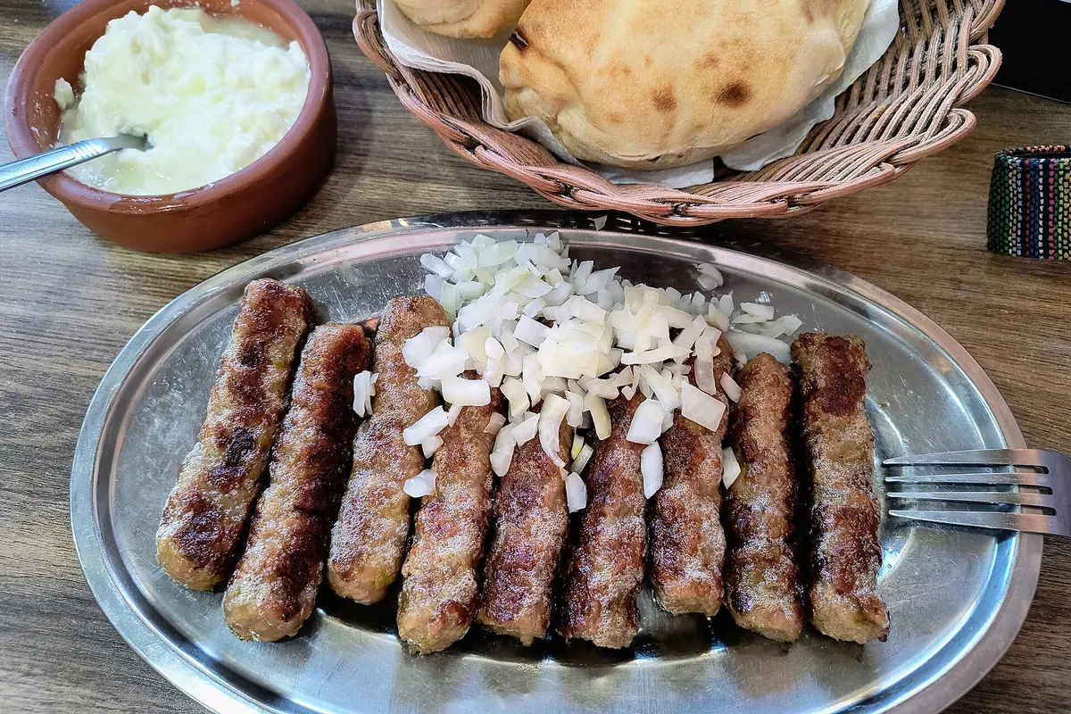 Ćevapi with kajmak and lepinja